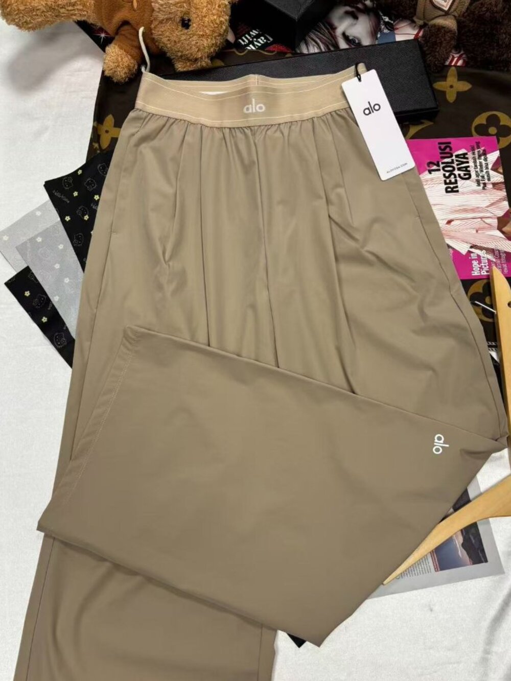 Loose pants🔥Alo Yoga Suit Up Trouser Gravel Color💡30-inch Inner Seam Length - Picture 11 of 14